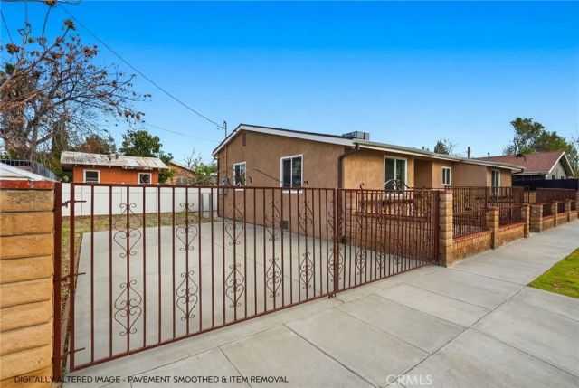 21511 Bassett St. & 6903 Alabama Ave., Canoga Park, CA 91303