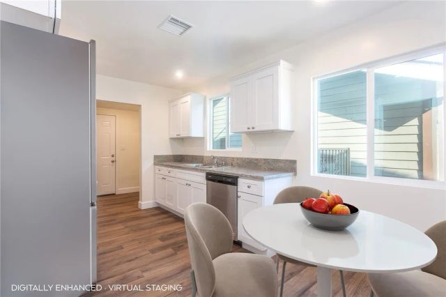 21511 Bassett St. & 6903 Alabama Ave., Canoga Park, CA 91303