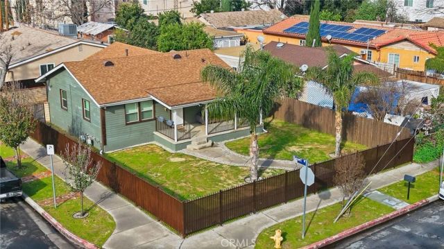 21511 Bassett St. & 6903 Alabama Ave., Canoga Park, CA 91303