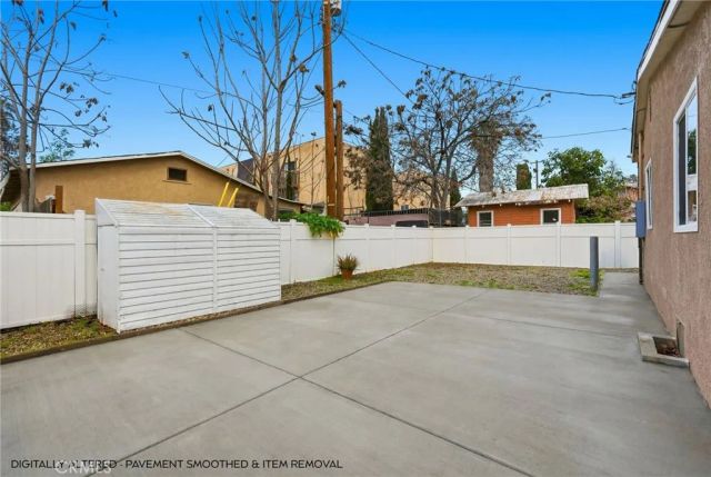 21511 Bassett St. & 6903 Alabama Ave., Canoga Park, CA 91303