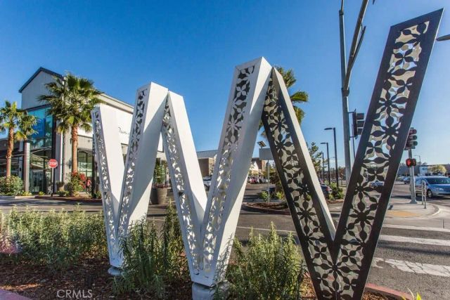 21511 Bassett St. & 6903 Alabama Ave., Canoga Park, CA 91303