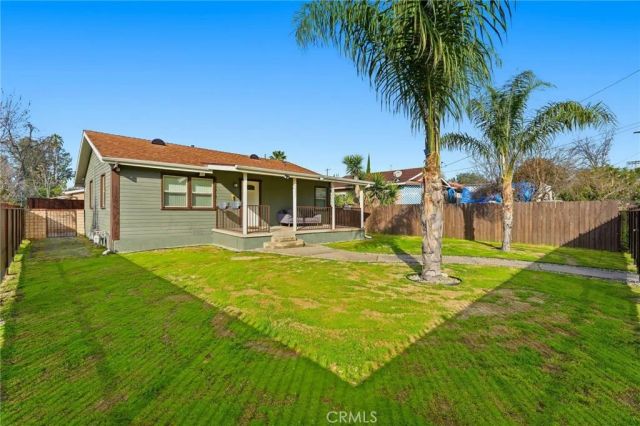 21511 Bassett St. & 6903 Alabama Ave., Canoga Park, CA 91303