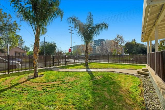 21511 Bassett St. & 6903 Alabama Ave., Canoga Park, CA 91303