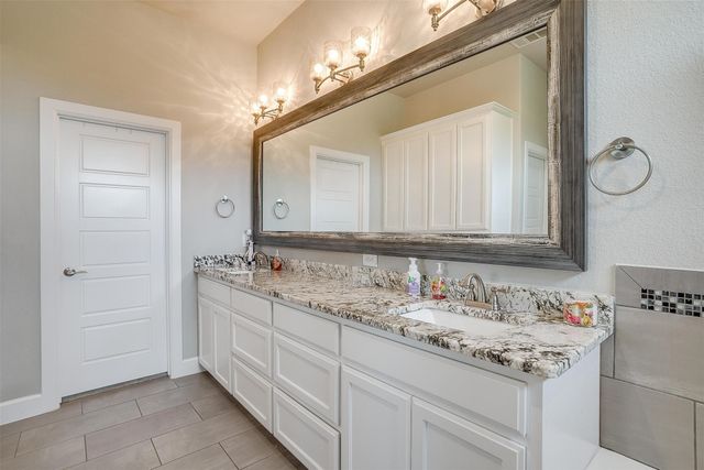 161 El Dorado Trail, Millsap, TX 76066