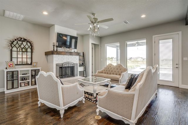 161 El Dorado Trail, Millsap, TX 76066