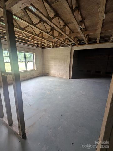 158 Clear Creekside Drive, Hendersonville, NC 28792