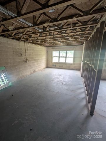 158 Clear Creekside Drive, Hendersonville, NC 28792
