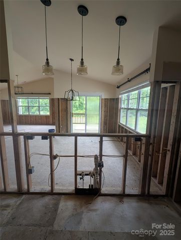 158 Clear Creekside Drive, Hendersonville, NC 28792