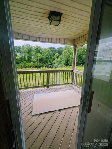 158 Clear Creekside Drive, Hendersonville, NC 28792