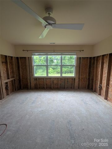 158 Clear Creekside Drive, Hendersonville, NC 28792