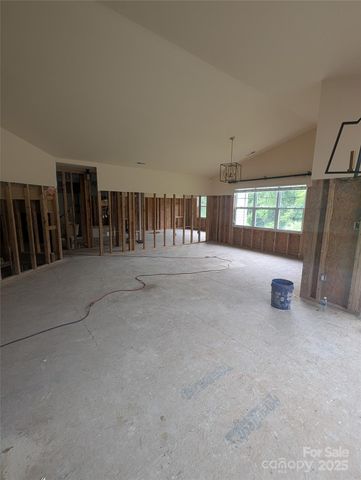 158 Clear Creekside Drive, Hendersonville, NC 28792