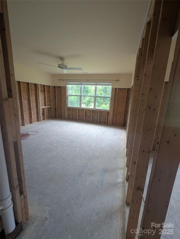 158 Clear Creekside Drive, Hendersonville, NC 28792