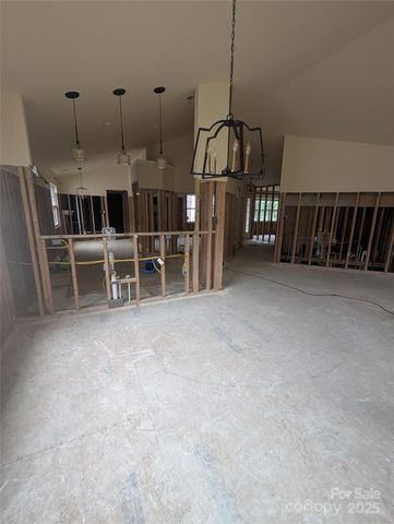158 Clear Creekside Drive, Hendersonville, NC 28792