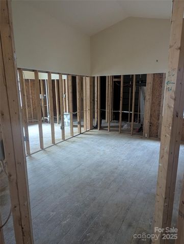 158 Clear Creekside Drive, Hendersonville, NC 28792