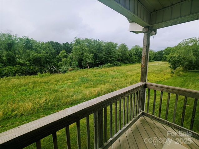 158 Clear Creekside Drive, Hendersonville, NC 28792