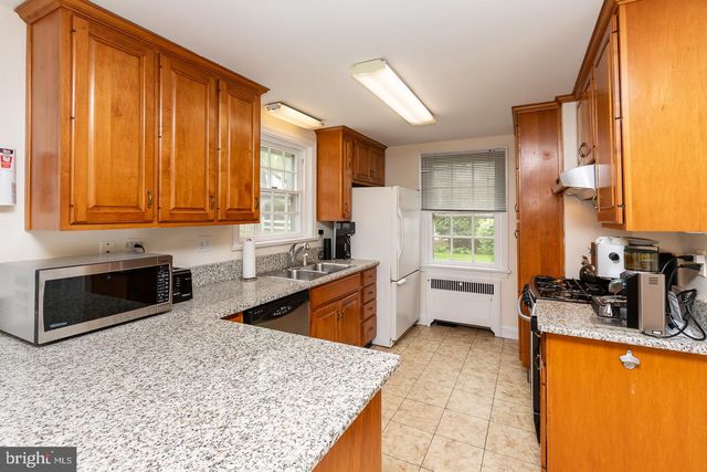 515 MANOR RD, Wynnewood, PA 19096