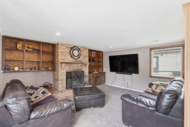 1417 Ashworth Road, West Des Moines, IA 50265