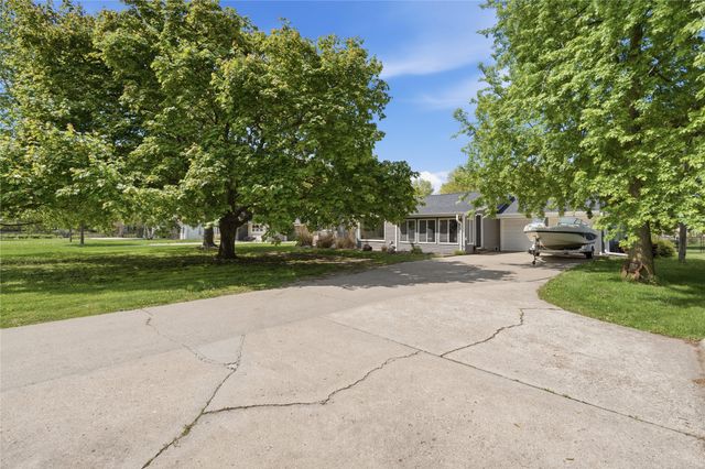 1417 Ashworth Road, West Des Moines, IA 50265