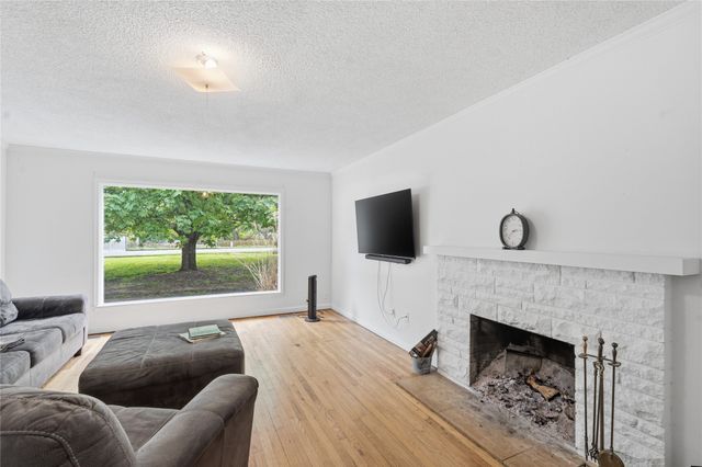 1417 Ashworth Road, West Des Moines, IA 50265