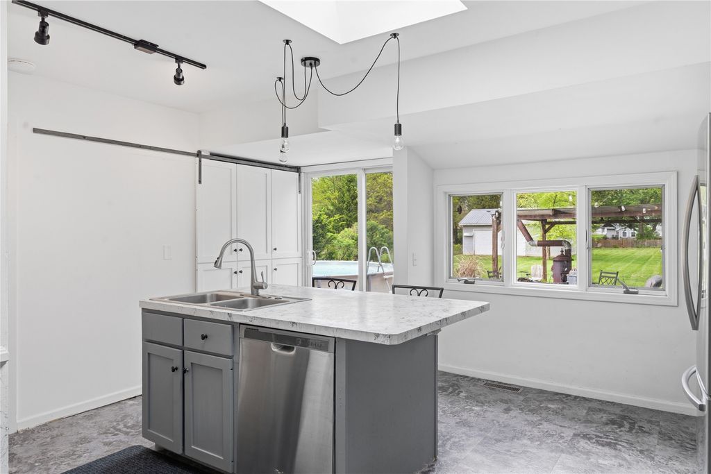 1417 Ashworth Road, West Des Moines, IA 50265