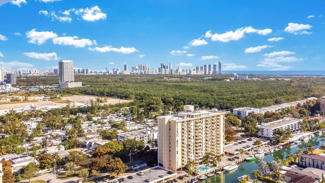 2350 NE 135th St 1207, North Miami, FL 33181