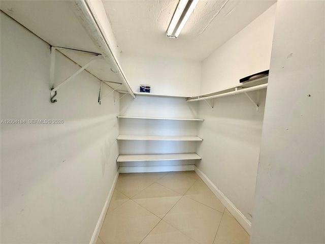 2350 NE 135th St 1207, North Miami, FL 33181