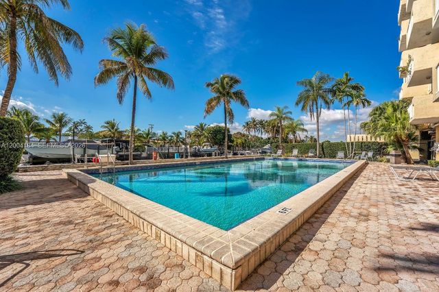 2350 NE 135th St 1207, North Miami, FL 33181