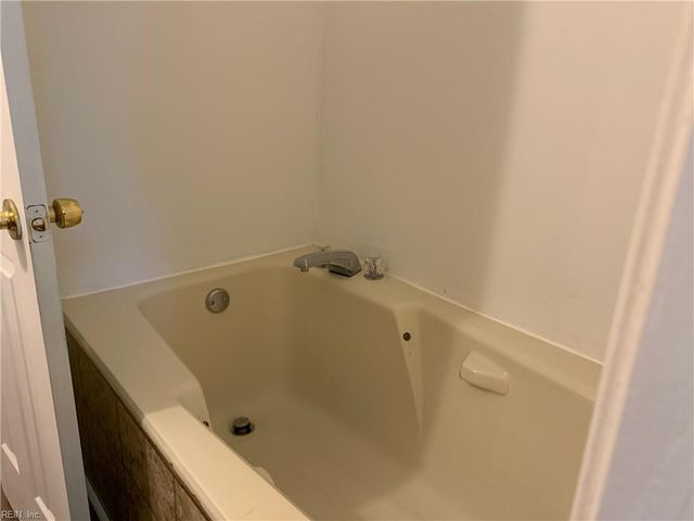 5419 Woburn LN, Virginia Beach, VA 23462