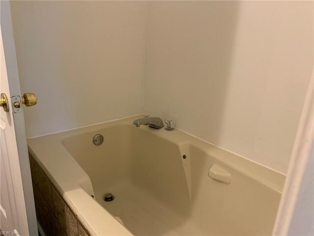 5419 Woburn LN, Virginia Beach, VA 23462