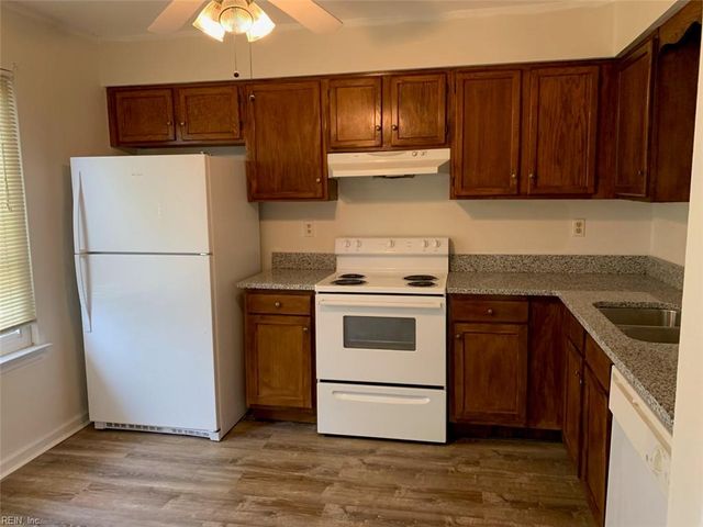 5419 Woburn LN, Virginia Beach, VA 23462