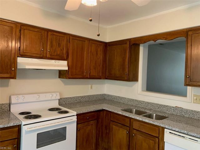 5419 Woburn LN, Virginia Beach, VA 23462