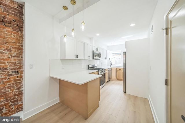2424 S ISEMINGER ST, Philadelphia, PA 19148