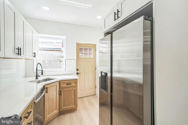 2424 S ISEMINGER ST, Philadelphia, PA 19148