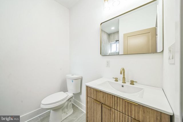 2424 S ISEMINGER ST, Philadelphia, PA 19148