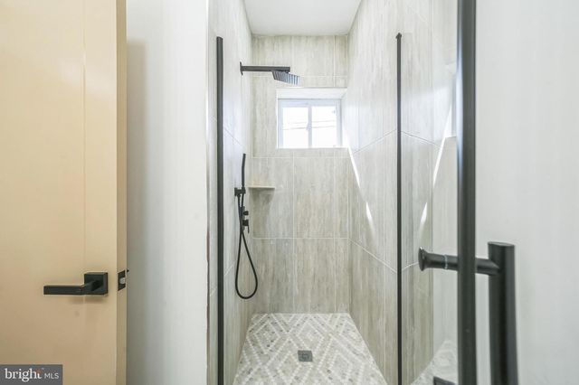 2424 S ISEMINGER ST, Philadelphia, PA 19148