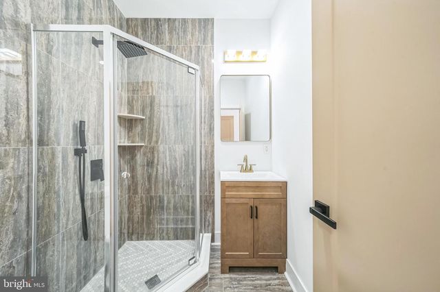 2424 S ISEMINGER ST, Philadelphia, PA 19148
