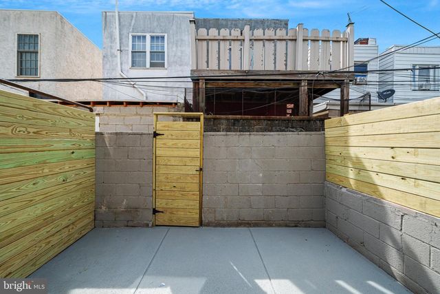 2424 S ISEMINGER ST, Philadelphia, PA 19148