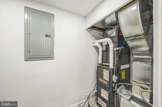 2424 S ISEMINGER ST, Philadelphia, PA 19148