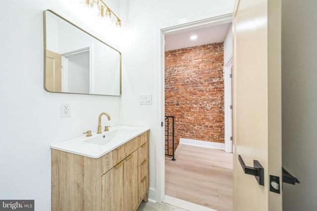 2424 S ISEMINGER ST, Philadelphia, PA 19148