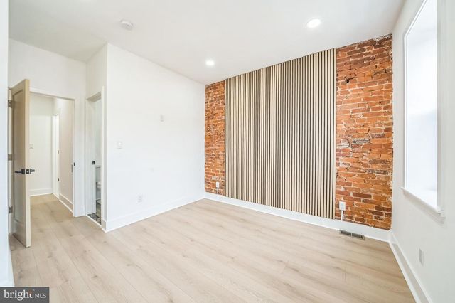 2424 S ISEMINGER ST, Philadelphia, PA 19148