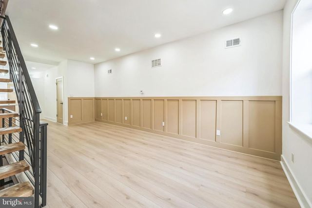 2424 S ISEMINGER ST, Philadelphia, PA 19148
