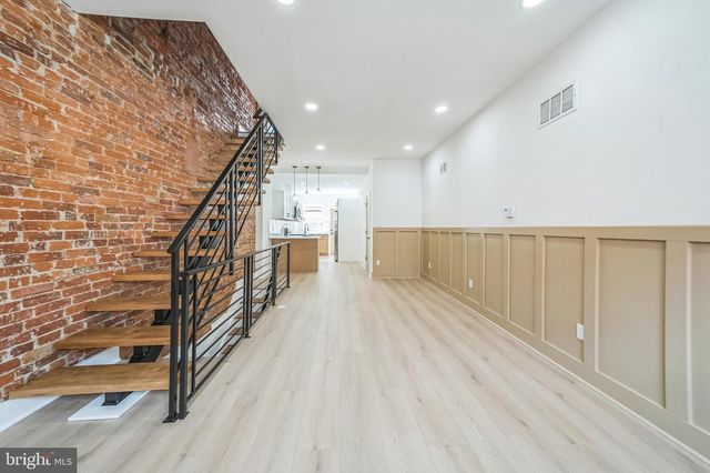 2424 S ISEMINGER ST, Philadelphia, PA 19148