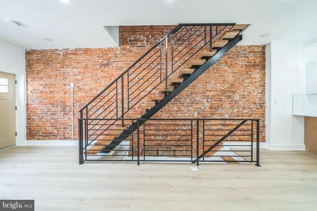 2424 S ISEMINGER ST, Philadelphia, PA 19148