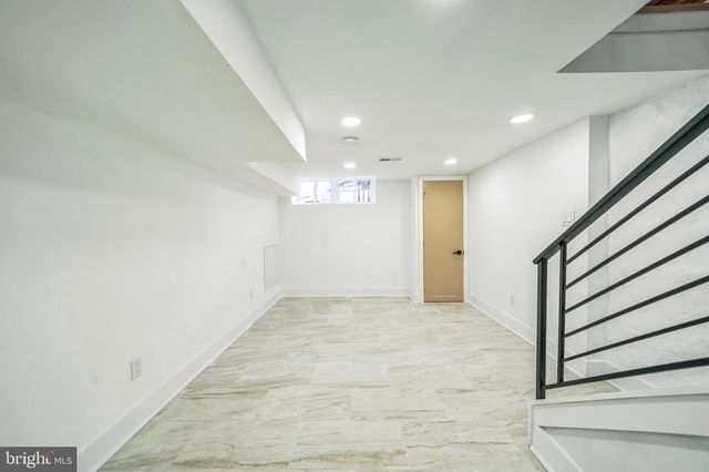 2424 S ISEMINGER ST, Philadelphia, PA 19148