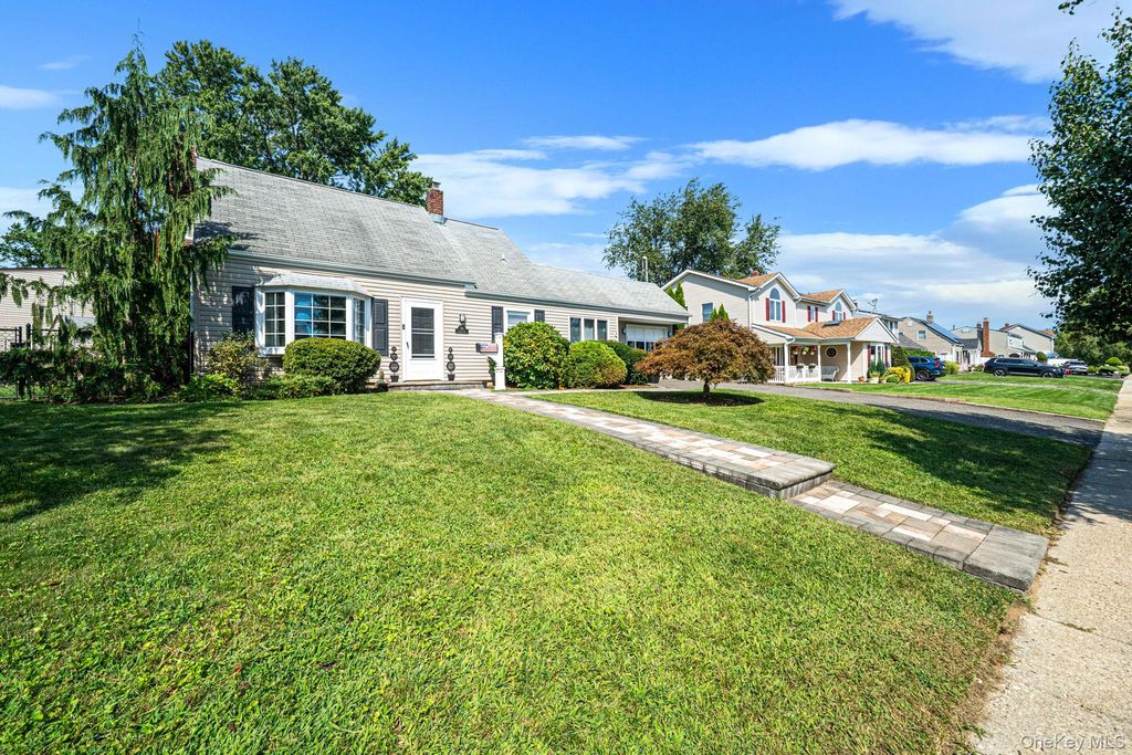 96 Slate Lane, Levittown, NY 11756 — photo 2