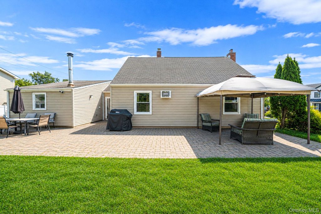 96 Slate Lane, Levittown, NY 11756 — photo 3