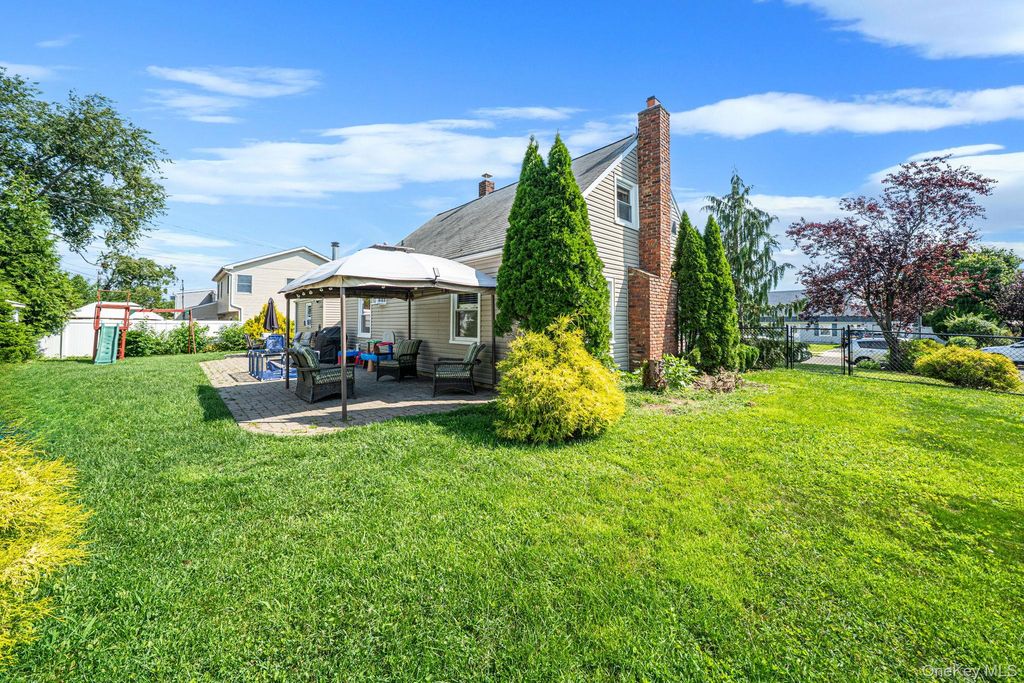 96 Slate Lane, Levittown, NY 11756 — photo 4