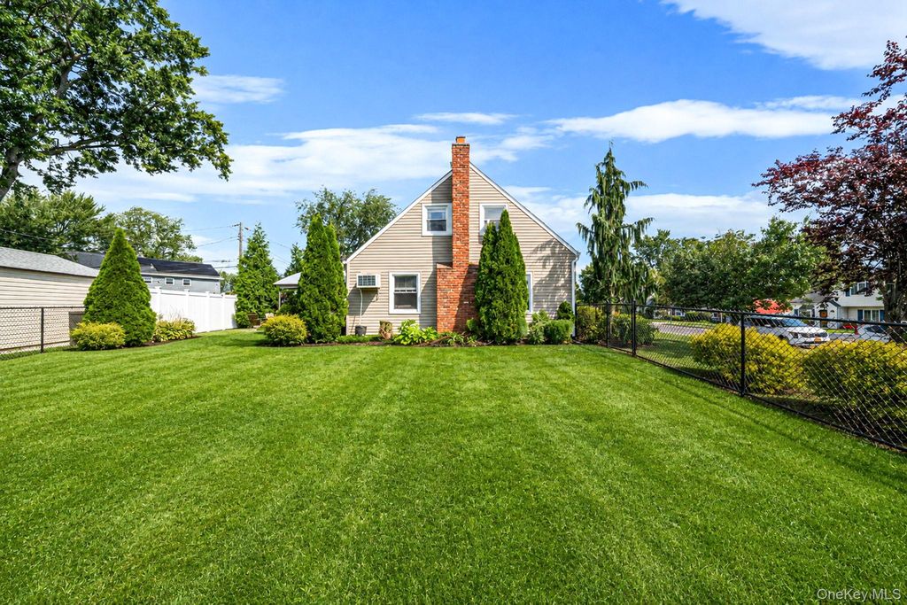 96 Slate Lane, Levittown, NY 11756 — photo 5