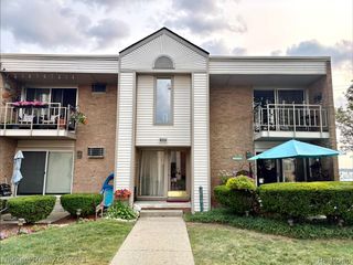 1669 Cass Lake Road D, Keego Harbor, MI 48320