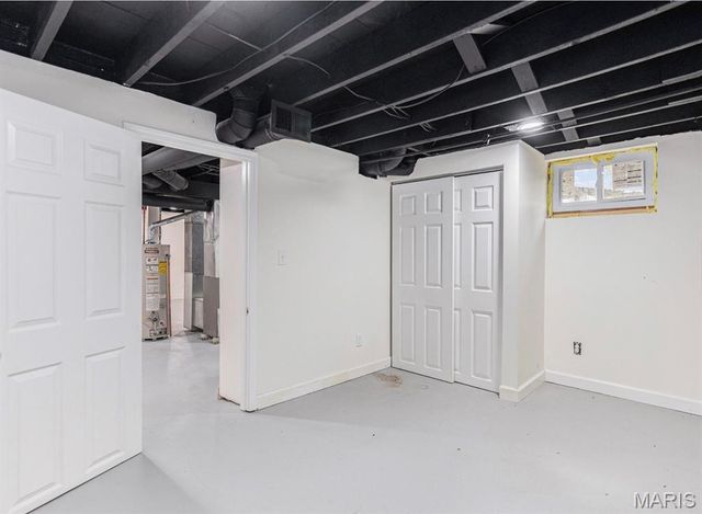 9807 Eastdell Dr, St Louis, MO 63136